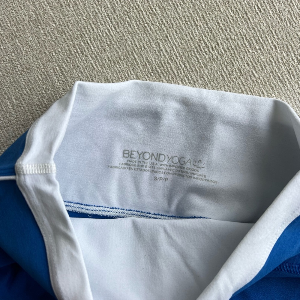 Beyond Yoga blue leggings with side stripe high waisted size small - Picture 2 of 2